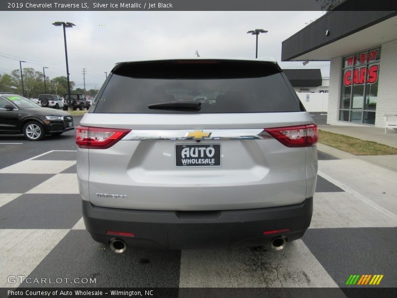 Silver Ice Metallic / Jet Black 2019 Chevrolet Traverse LS