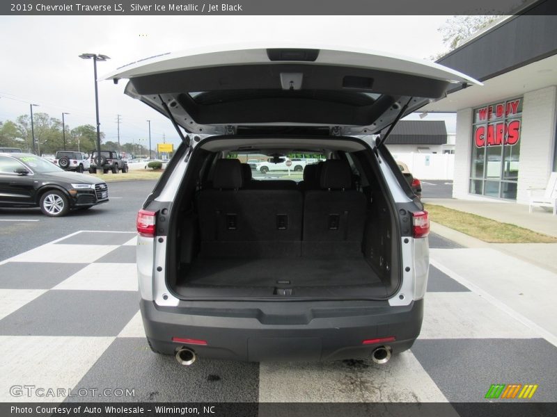 Silver Ice Metallic / Jet Black 2019 Chevrolet Traverse LS