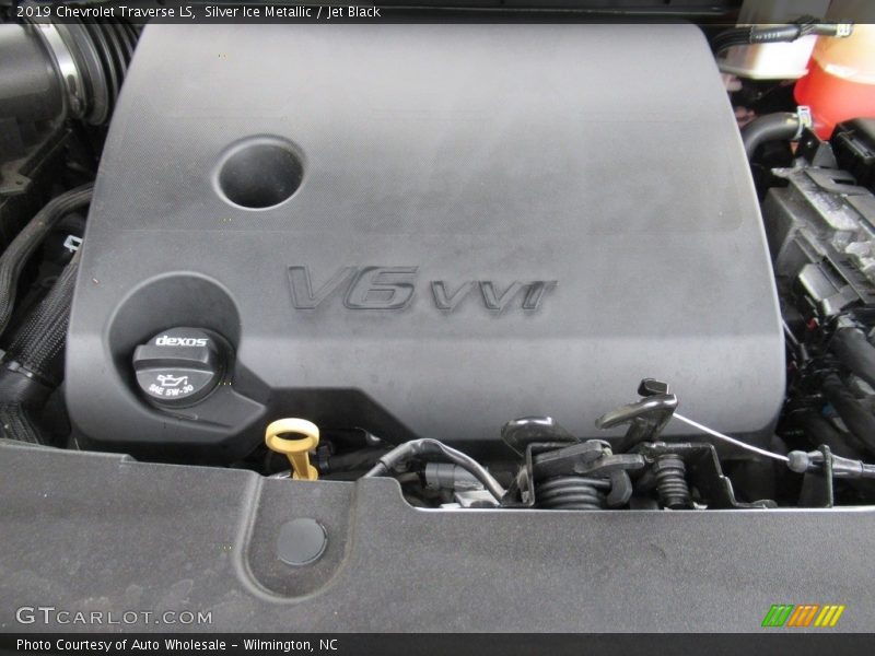 Silver Ice Metallic / Jet Black 2019 Chevrolet Traverse LS