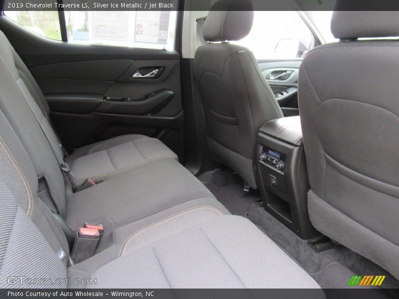 Silver Ice Metallic / Jet Black 2019 Chevrolet Traverse LS