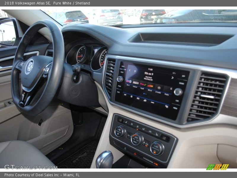 Pure White / Shetland 2018 Volkswagen Atlas SE