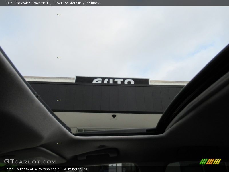 Silver Ice Metallic / Jet Black 2019 Chevrolet Traverse LS
