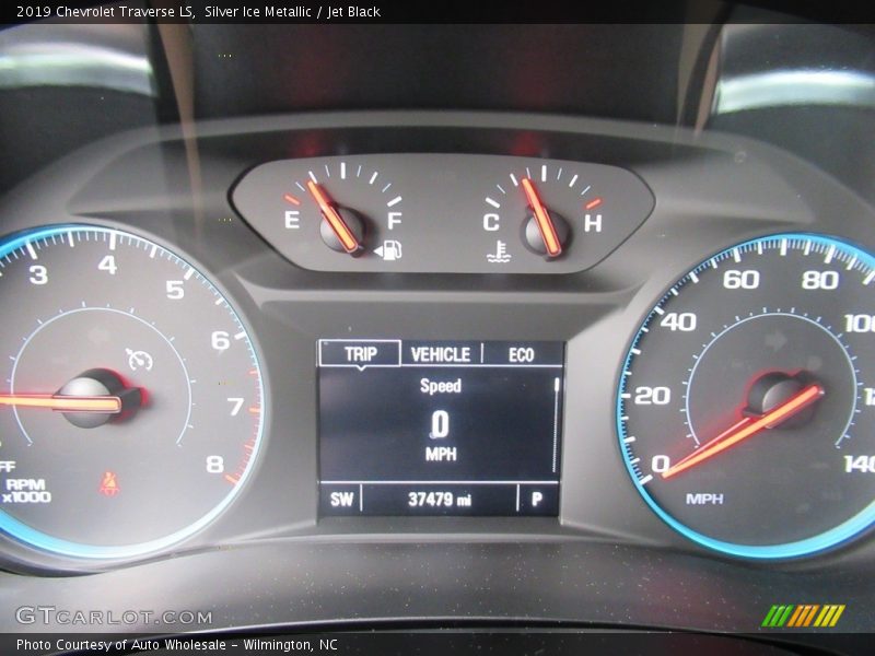 Silver Ice Metallic / Jet Black 2019 Chevrolet Traverse LS