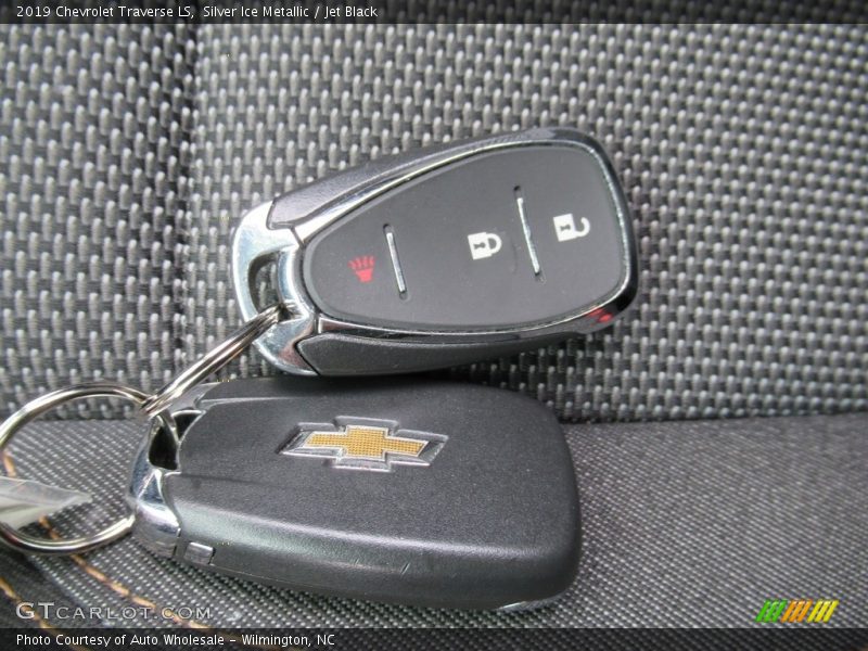 Silver Ice Metallic / Jet Black 2019 Chevrolet Traverse LS