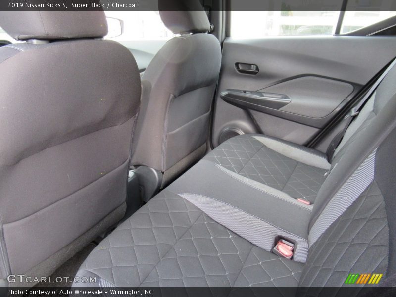 Super Black / Charcoal 2019 Nissan Kicks S