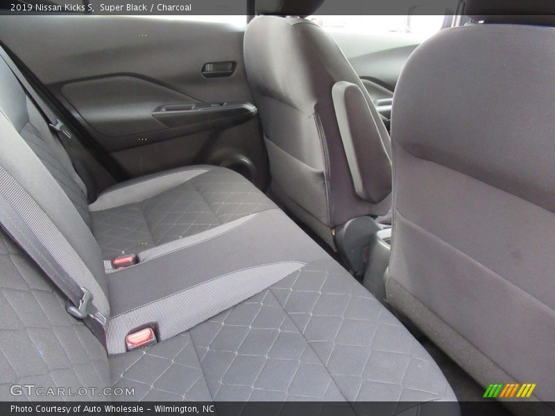 Super Black / Charcoal 2019 Nissan Kicks S