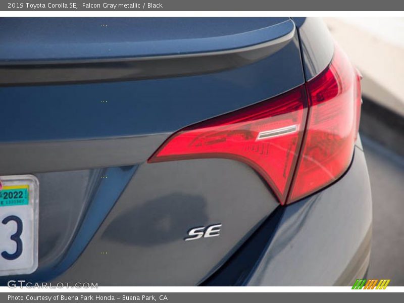 Falcon Gray metallic / Black 2019 Toyota Corolla SE