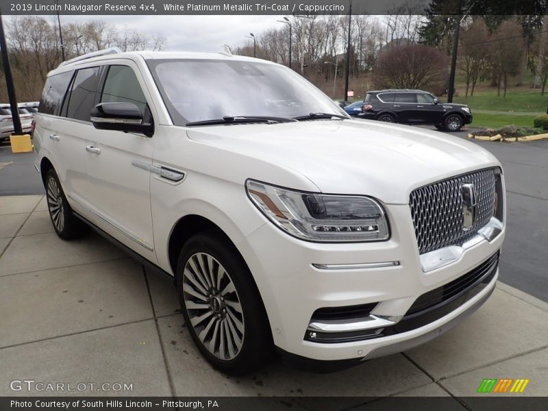 Front 3/4 View of 2019 Navigator Reserve 4x4