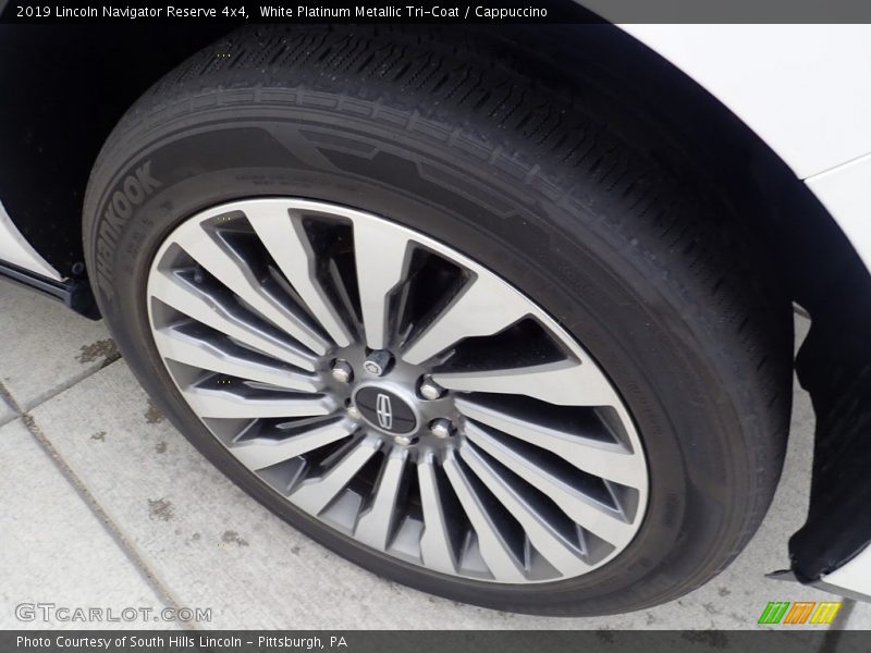 White Platinum Metallic Tri-Coat / Cappuccino 2019 Lincoln Navigator Reserve 4x4