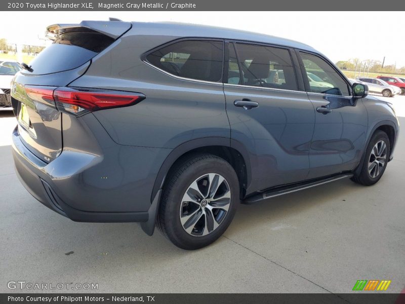 Magnetic Gray Metallic / Graphite 2020 Toyota Highlander XLE