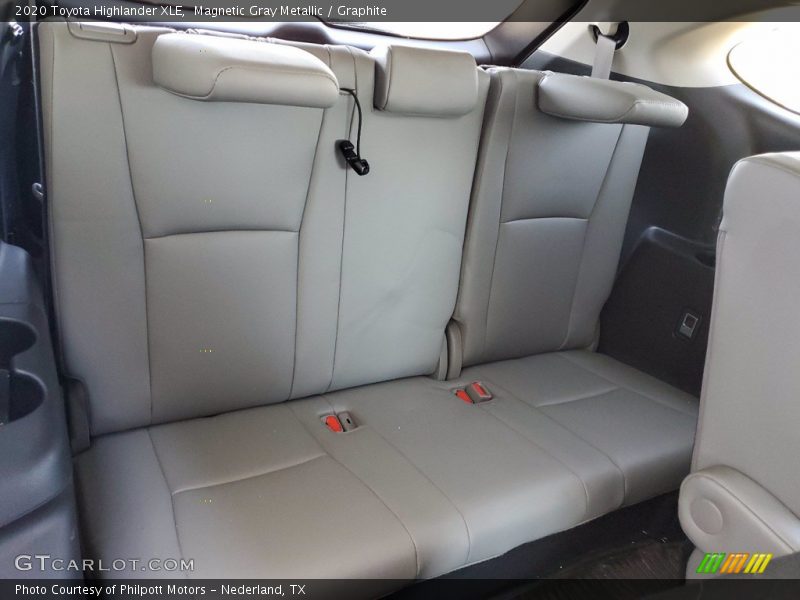 Magnetic Gray Metallic / Graphite 2020 Toyota Highlander XLE