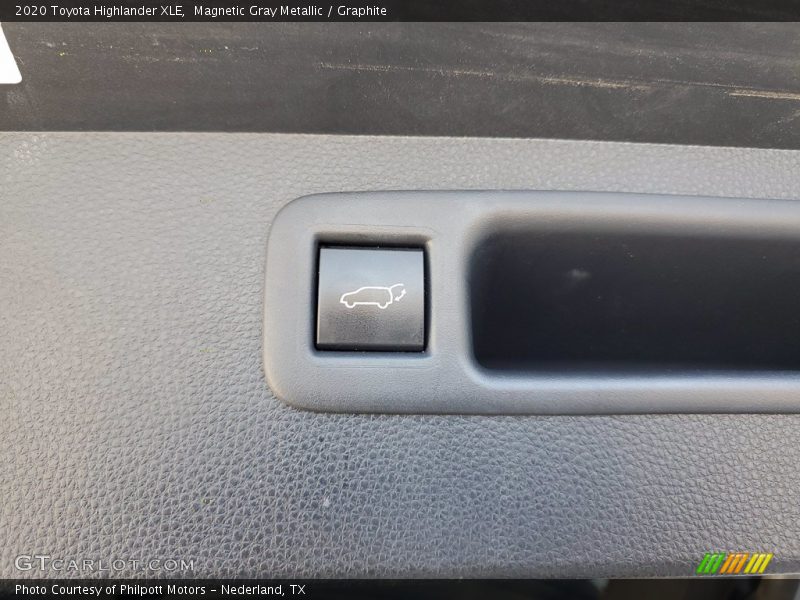 Magnetic Gray Metallic / Graphite 2020 Toyota Highlander XLE
