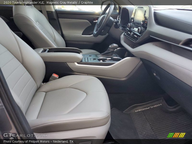 Magnetic Gray Metallic / Graphite 2020 Toyota Highlander XLE