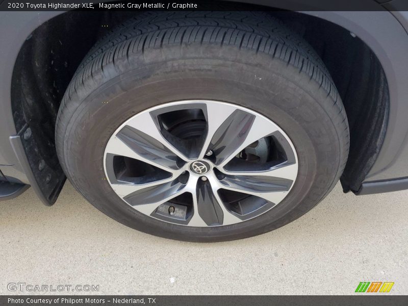 Magnetic Gray Metallic / Graphite 2020 Toyota Highlander XLE