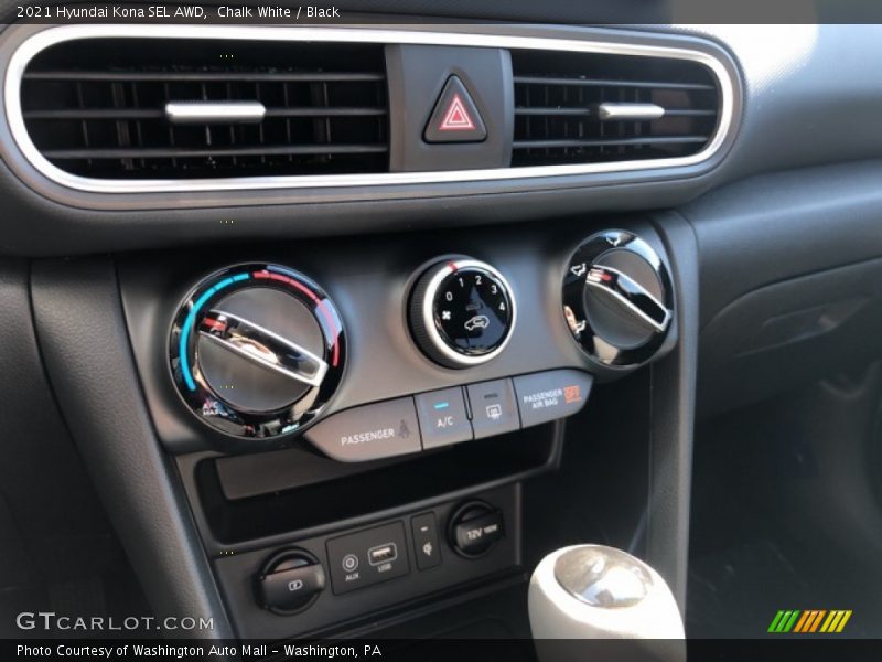 Chalk White / Black 2021 Hyundai Kona SEL AWD