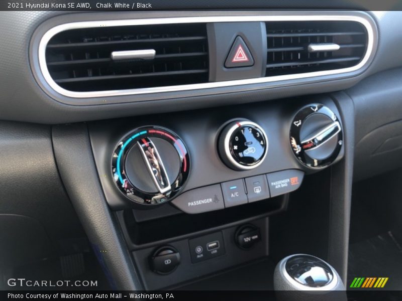 Chalk White / Black 2021 Hyundai Kona SE AWD