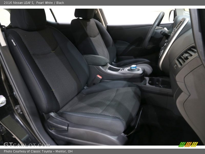 Front Seat of 2016 LEAF S