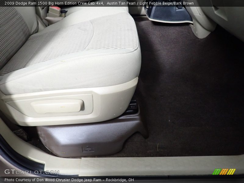 Austin Tan Pearl / Light Pebble Beige/Bark Brown 2009 Dodge Ram 1500 Big Horn Edition Crew Cab 4x4