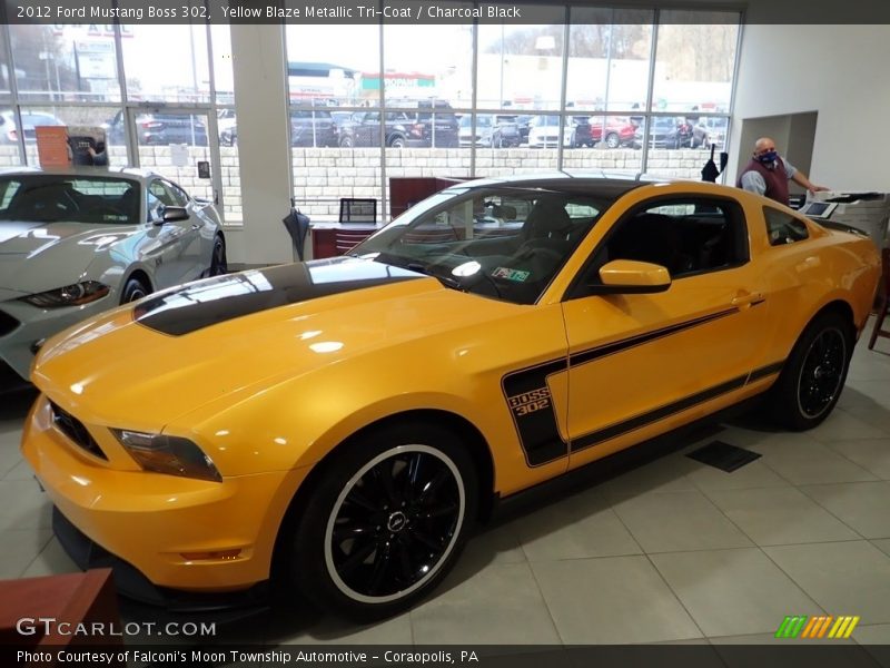 Yellow Blaze Metallic Tri-Coat / Charcoal Black 2012 Ford Mustang Boss 302