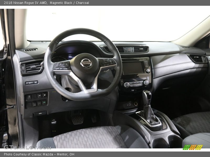 Magnetic Black / Charcoal 2018 Nissan Rogue SV AWD