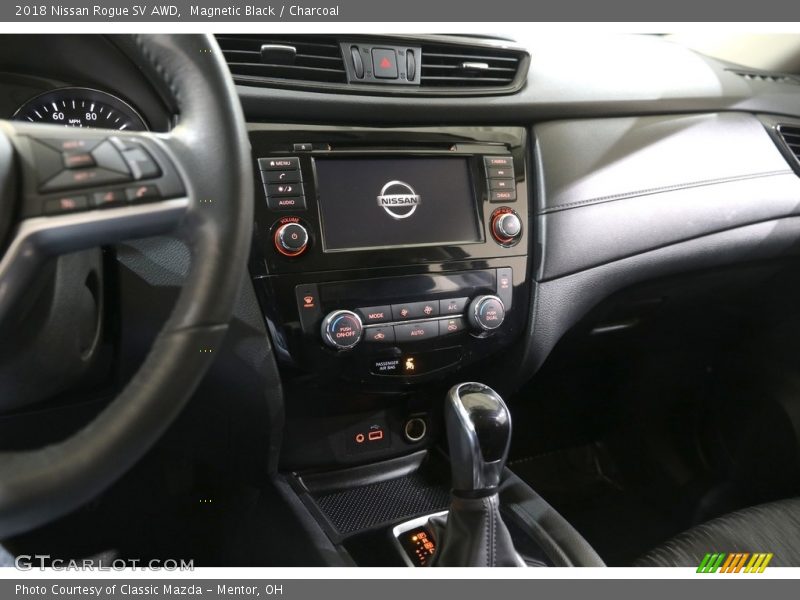 Magnetic Black / Charcoal 2018 Nissan Rogue SV AWD