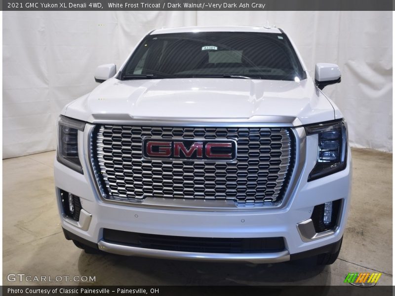 White Frost Tricoat / Dark Walnut/­Very Dark Ash Gray 2021 GMC Yukon XL Denali 4WD