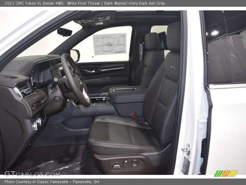 White Frost Tricoat / Dark Walnut/­Very Dark Ash Gray 2021 GMC Yukon XL Denali 4WD