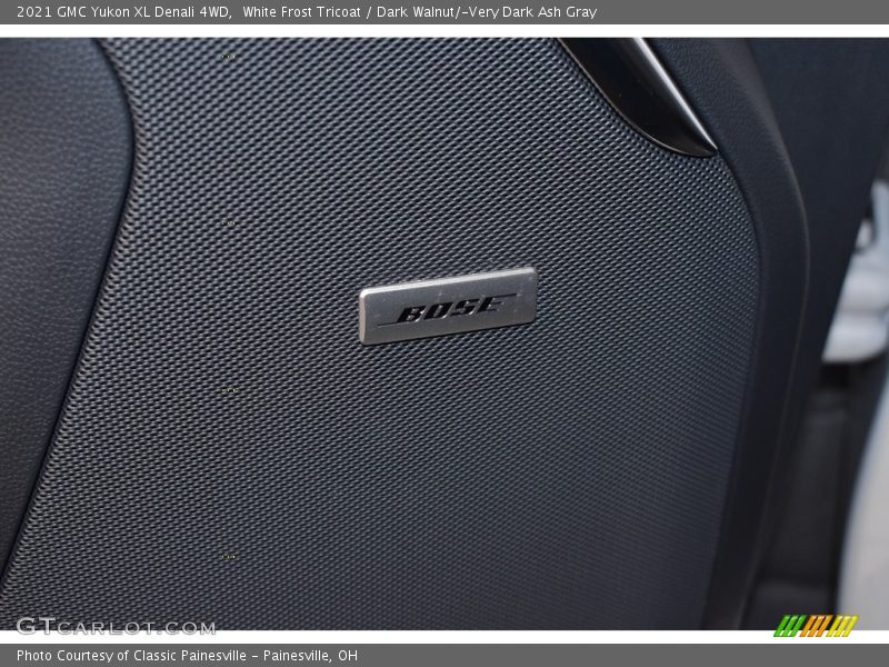 White Frost Tricoat / Dark Walnut/­Very Dark Ash Gray 2021 GMC Yukon XL Denali 4WD