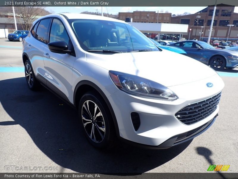 Oxford White / Dark Earth Gray 2021 Ford Escape SE 4WD