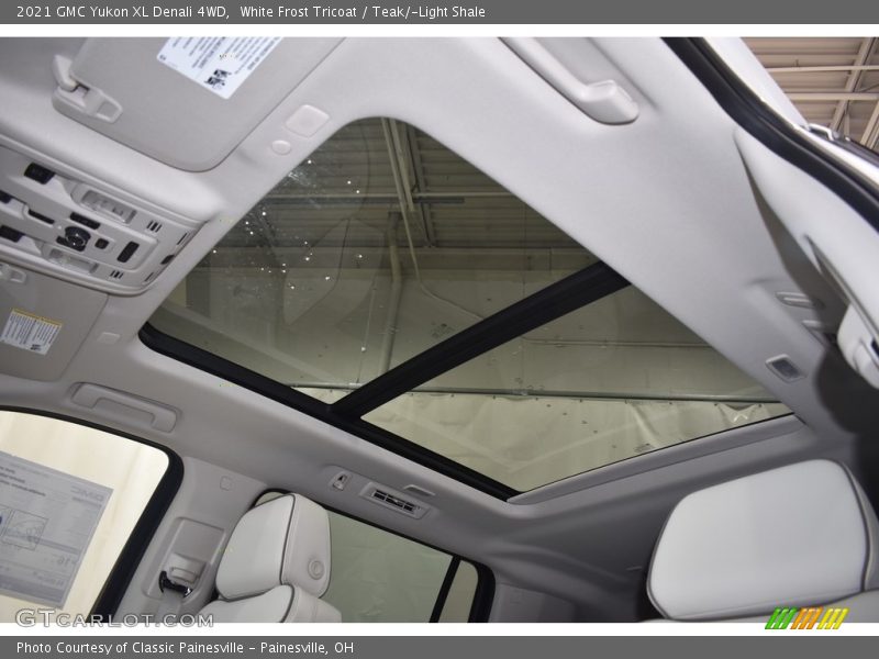 White Frost Tricoat / Teak/­Light Shale 2021 GMC Yukon XL Denali 4WD