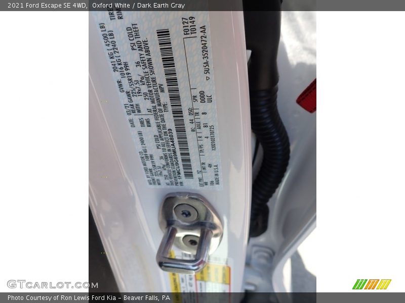 Oxford White / Dark Earth Gray 2021 Ford Escape SE 4WD