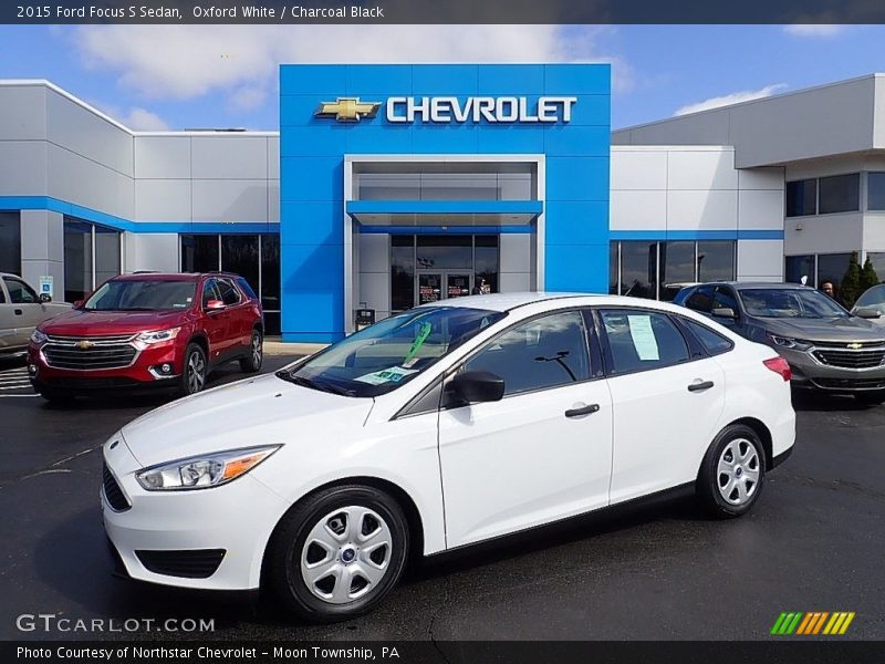 Oxford White / Charcoal Black 2015 Ford Focus S Sedan