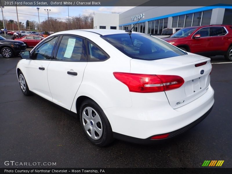 Oxford White / Charcoal Black 2015 Ford Focus S Sedan
