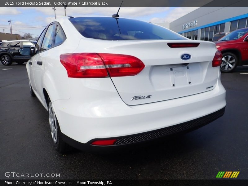 Oxford White / Charcoal Black 2015 Ford Focus S Sedan