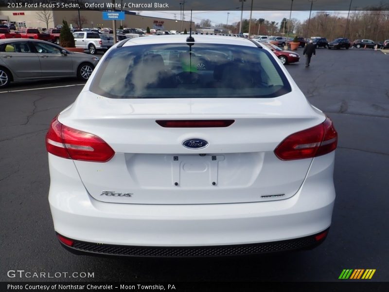 Oxford White / Charcoal Black 2015 Ford Focus S Sedan