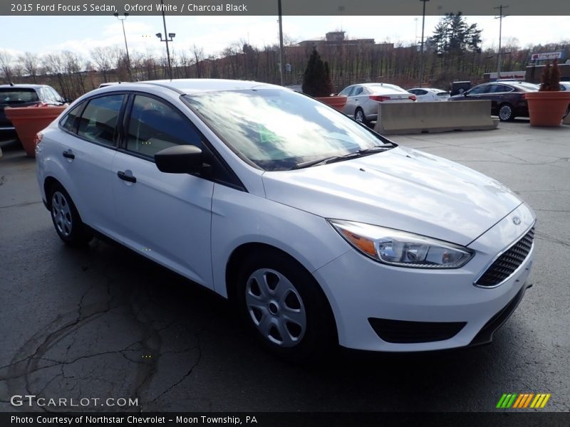 Oxford White / Charcoal Black 2015 Ford Focus S Sedan