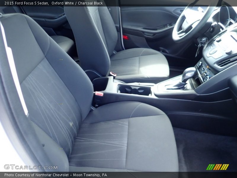 Oxford White / Charcoal Black 2015 Ford Focus S Sedan