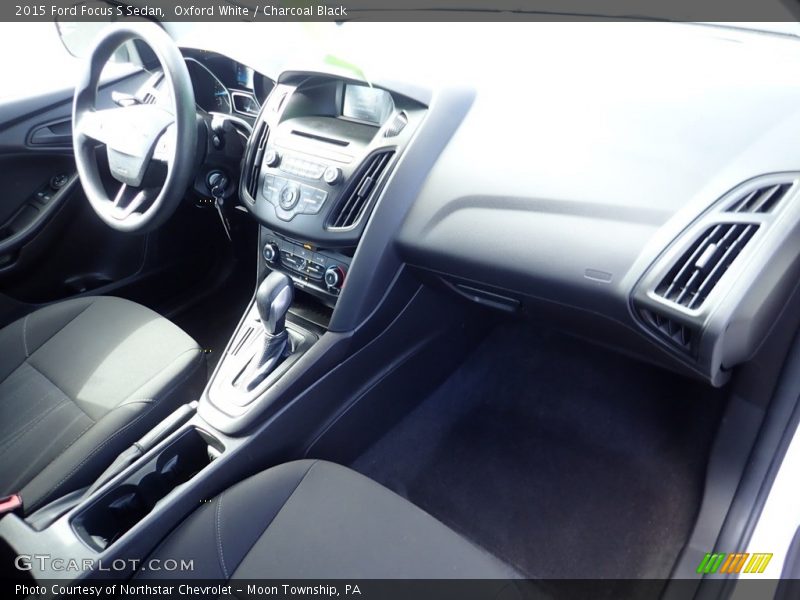 Oxford White / Charcoal Black 2015 Ford Focus S Sedan