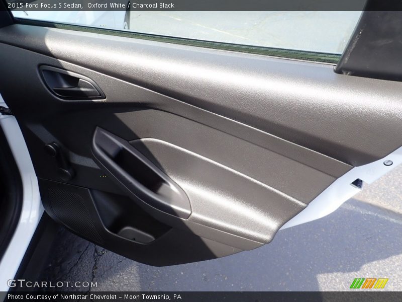 Oxford White / Charcoal Black 2015 Ford Focus S Sedan