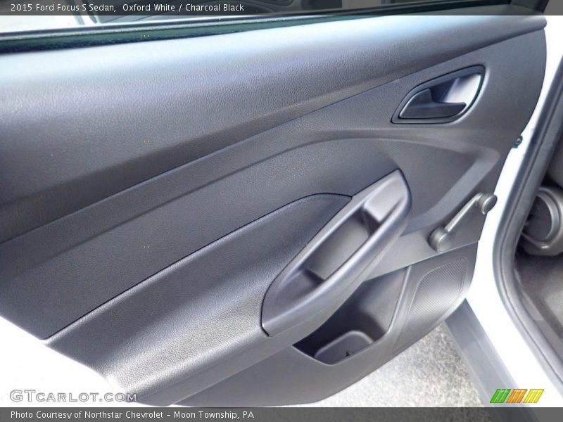 Oxford White / Charcoal Black 2015 Ford Focus S Sedan