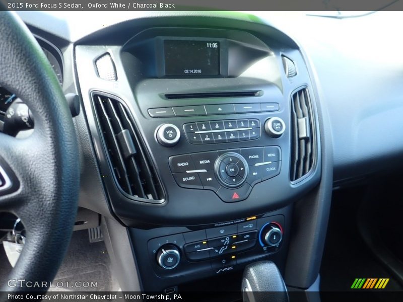 Oxford White / Charcoal Black 2015 Ford Focus S Sedan