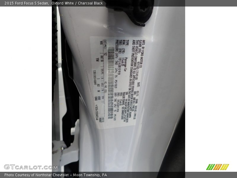 Oxford White / Charcoal Black 2015 Ford Focus S Sedan