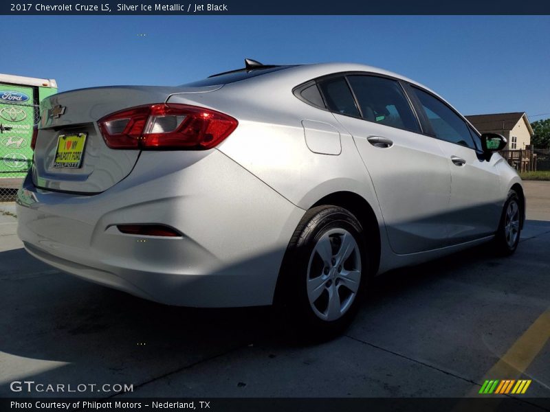 Silver Ice Metallic / Jet Black 2017 Chevrolet Cruze LS