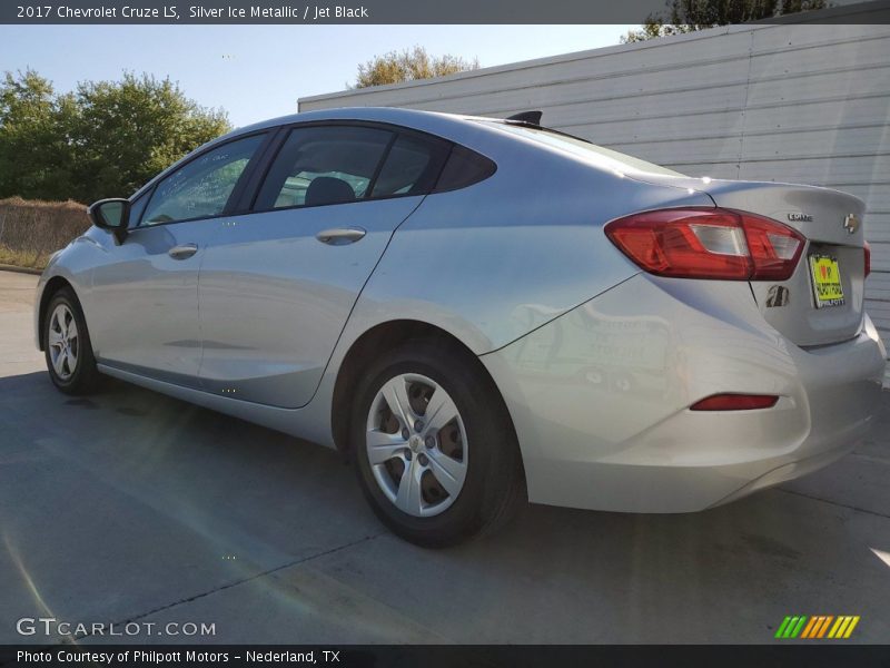 Silver Ice Metallic / Jet Black 2017 Chevrolet Cruze LS