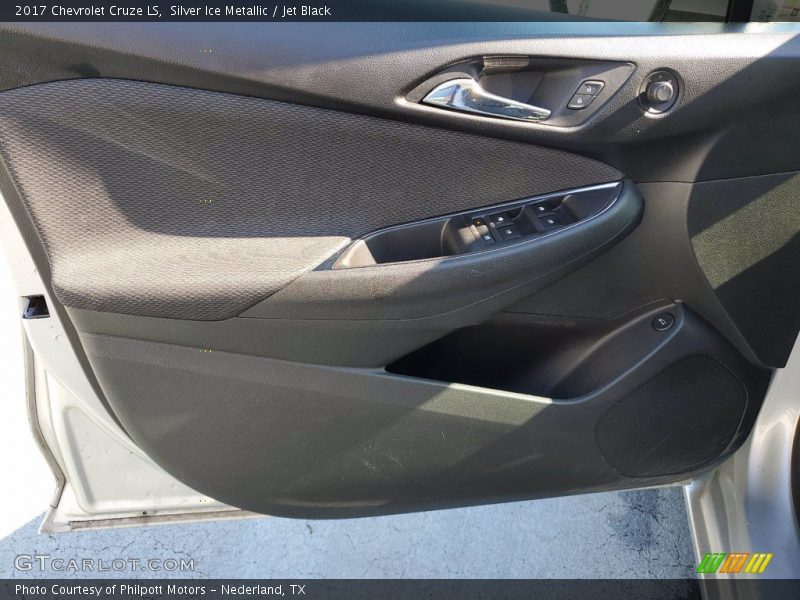 Silver Ice Metallic / Jet Black 2017 Chevrolet Cruze LS