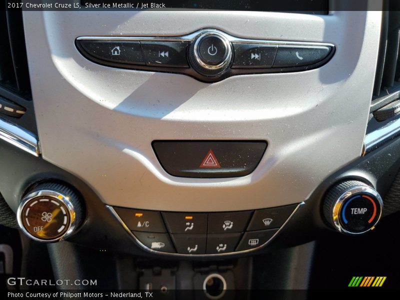 Silver Ice Metallic / Jet Black 2017 Chevrolet Cruze LS
