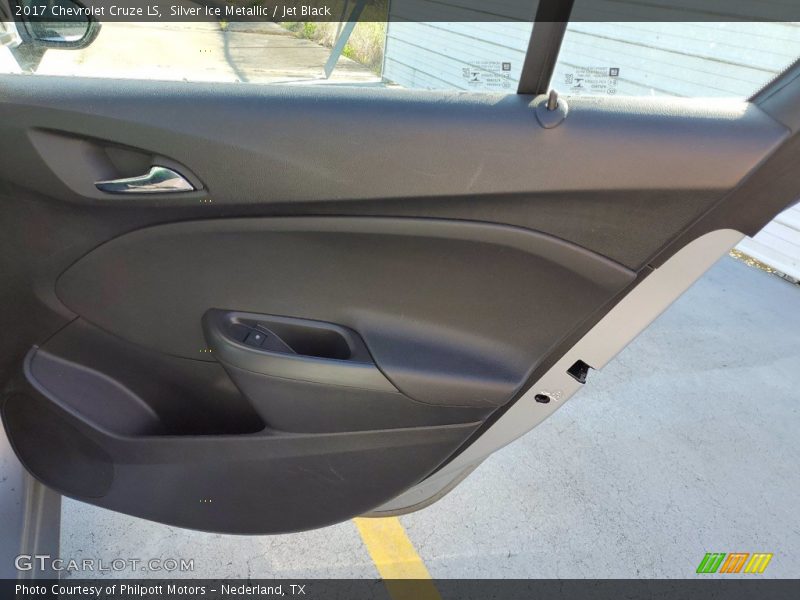 Silver Ice Metallic / Jet Black 2017 Chevrolet Cruze LS