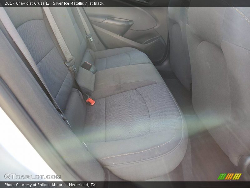 Silver Ice Metallic / Jet Black 2017 Chevrolet Cruze LS
