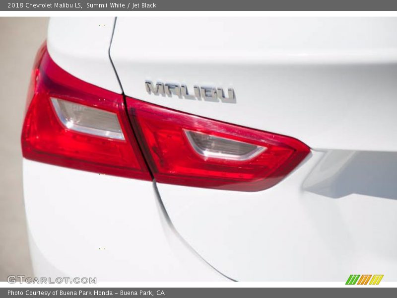 Summit White / Jet Black 2018 Chevrolet Malibu LS