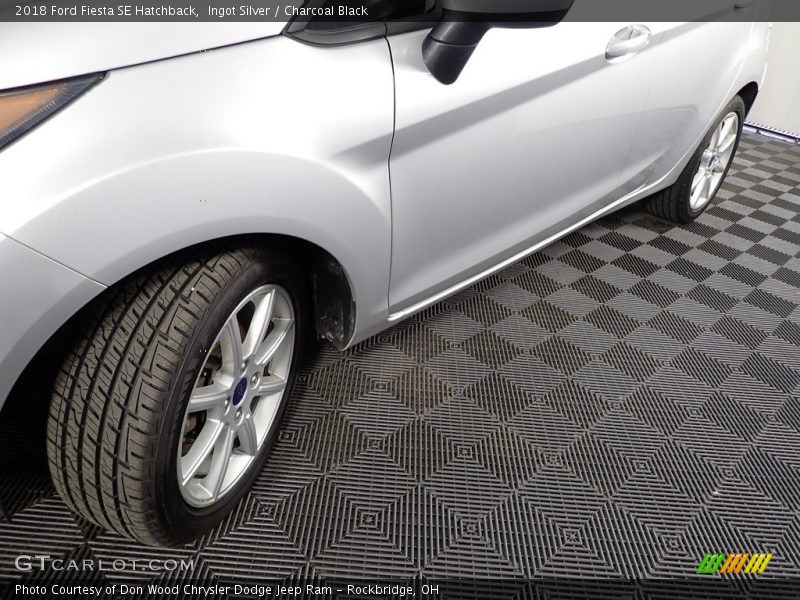 Ingot Silver / Charcoal Black 2018 Ford Fiesta SE Hatchback